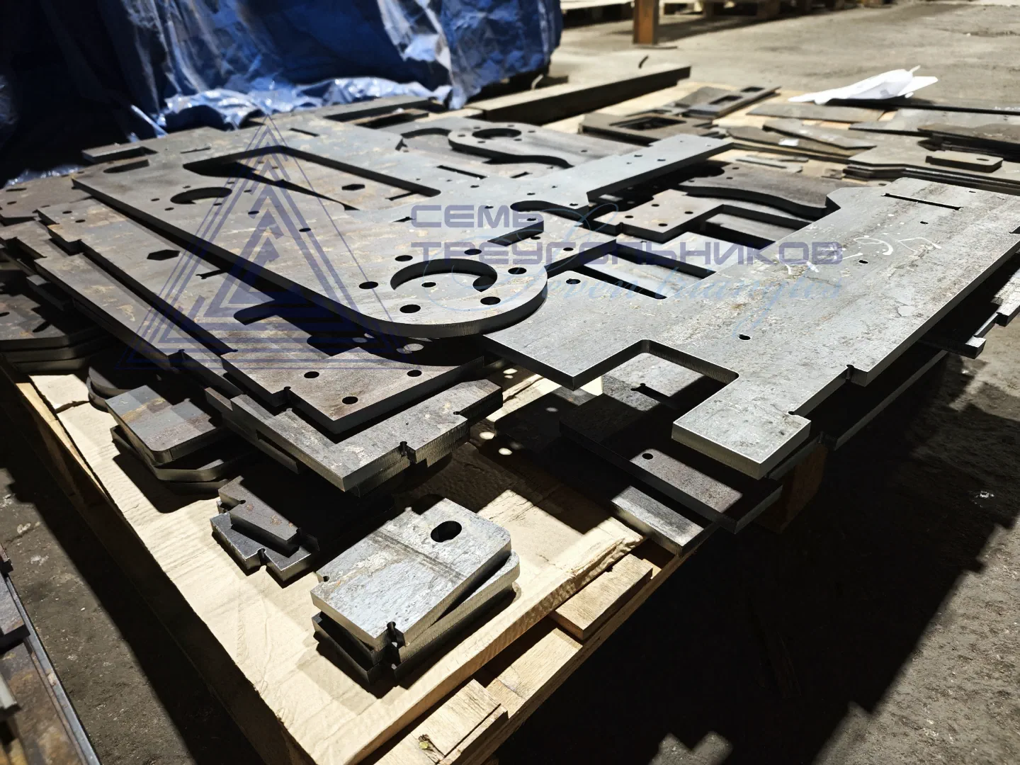 Детали из конструкционной стали 20 мм, выполненные лазерной резкой