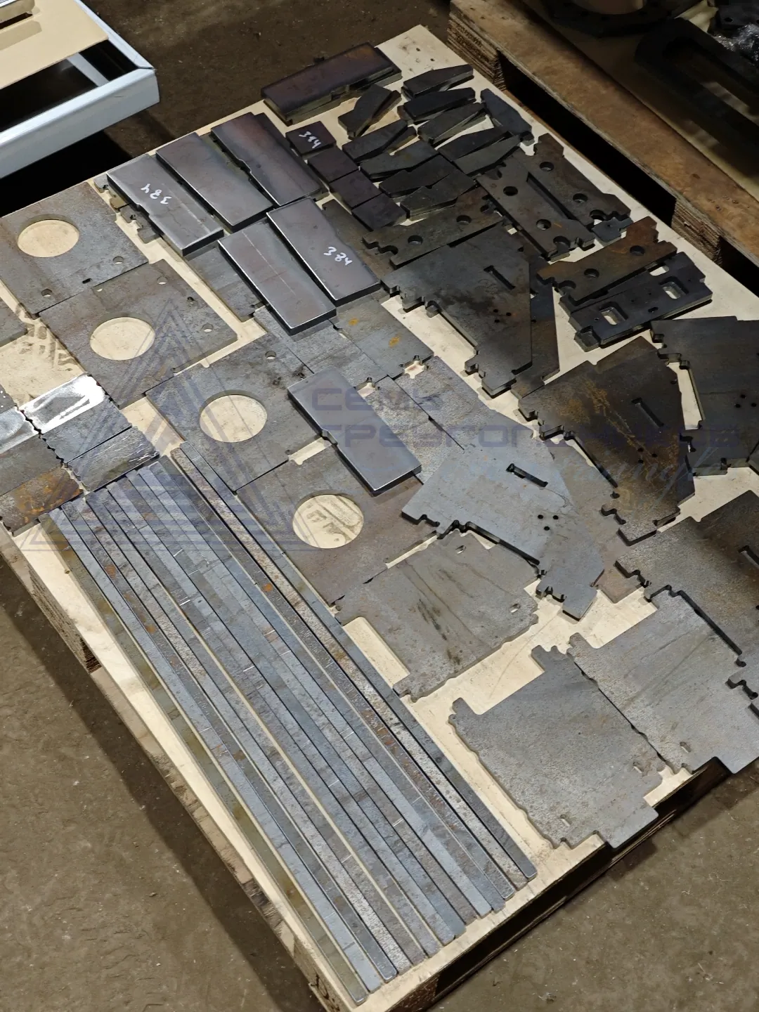 Детали из черной стали 8-10 мм