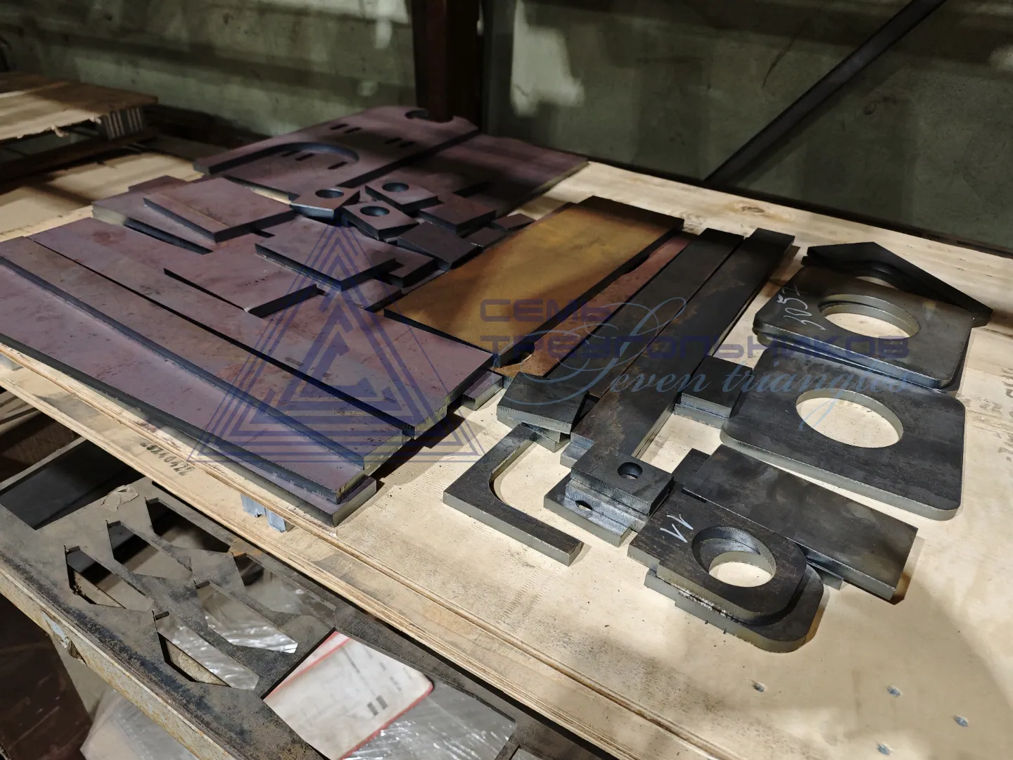 Детали из толстой стали лазерной резкой