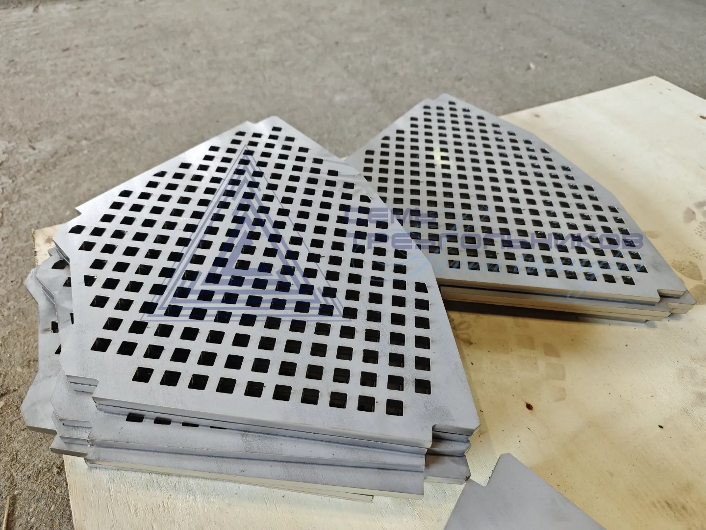 Перфорированные детали из толстой нержавейки